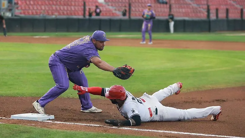 Partido de beisbol del equipo Caliente de Durango 